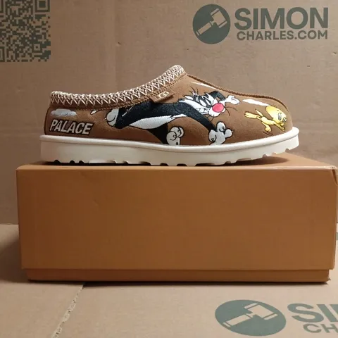 BOXED PAIR OF UGG PALACE TASMAN LOONEY TUNES SHOES IN BROWN SIZE UK 7