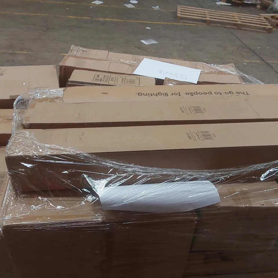 PALLET CONTAINING A VERY LARGE QUANTITY OF ASSORTED LIGHTING ITEMS