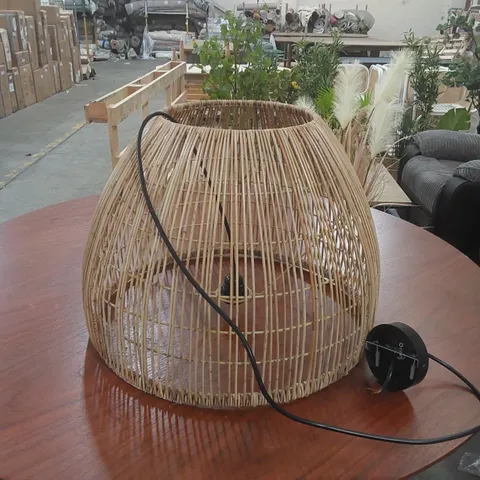 NATURAL RATTAN PENDANT LIGHT