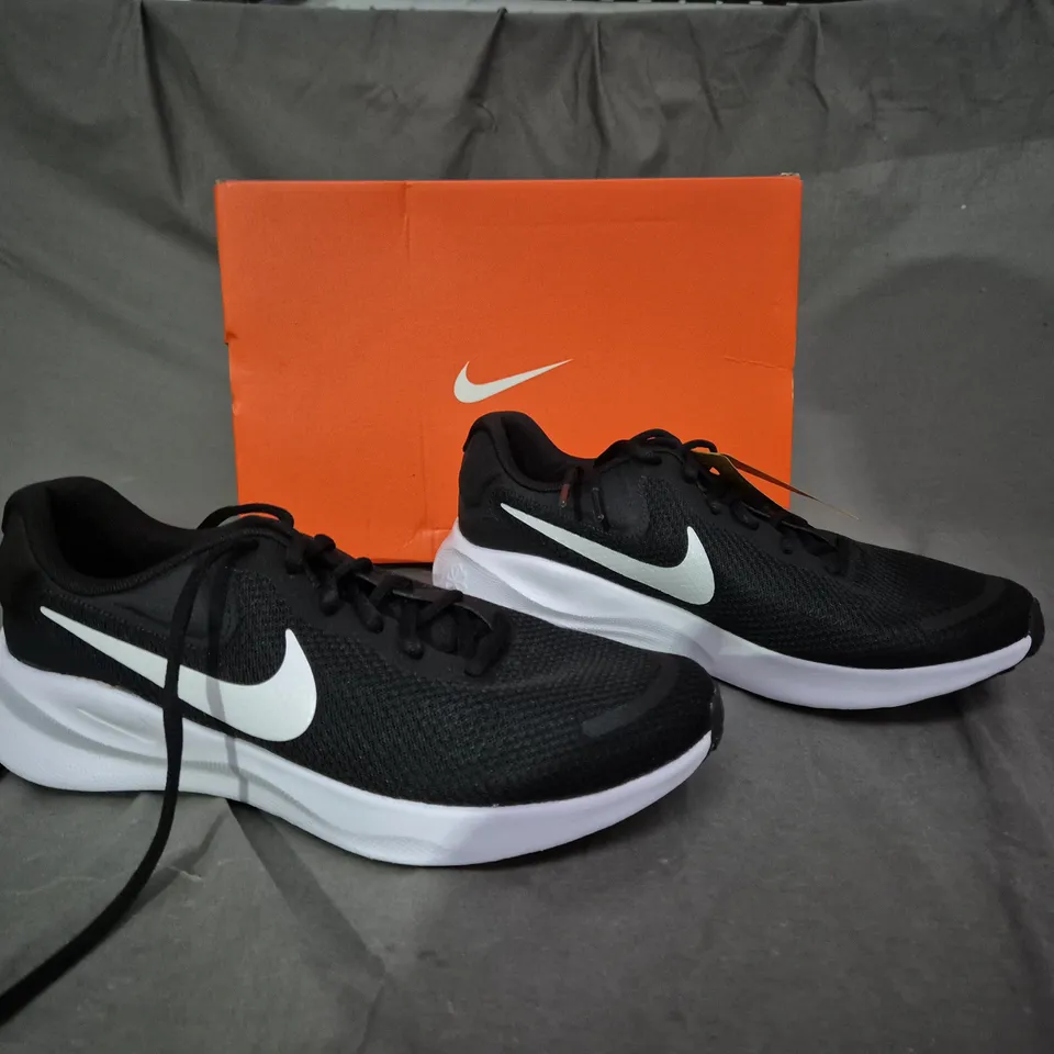 BOXED PAIR OF NIKE REVOLUTION 7 UK 10