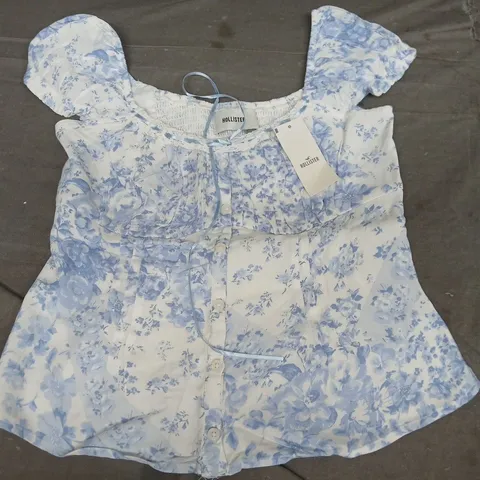 HOLLISTER FLORAL PRINT TOP IN BLUE/WHITE - MED