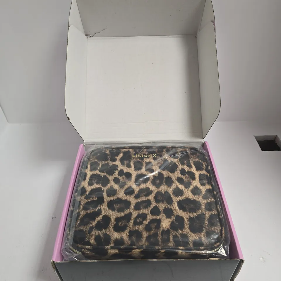 BOXED LISTON X PREMIUM MAKEUP BAG WITH LIGHT UP MIRROR