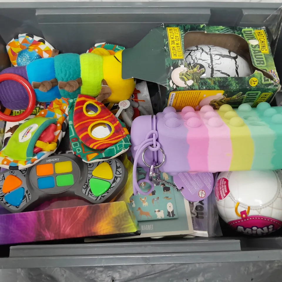 APPROXIMATELY 15 ASSORTED TOYS & GAMES PRODUCTS TO INCLUDE UNO CARD GAME, CANINE ALPHABET PUZZLE, HOT WHEELS CLASSIC CAR, ETC