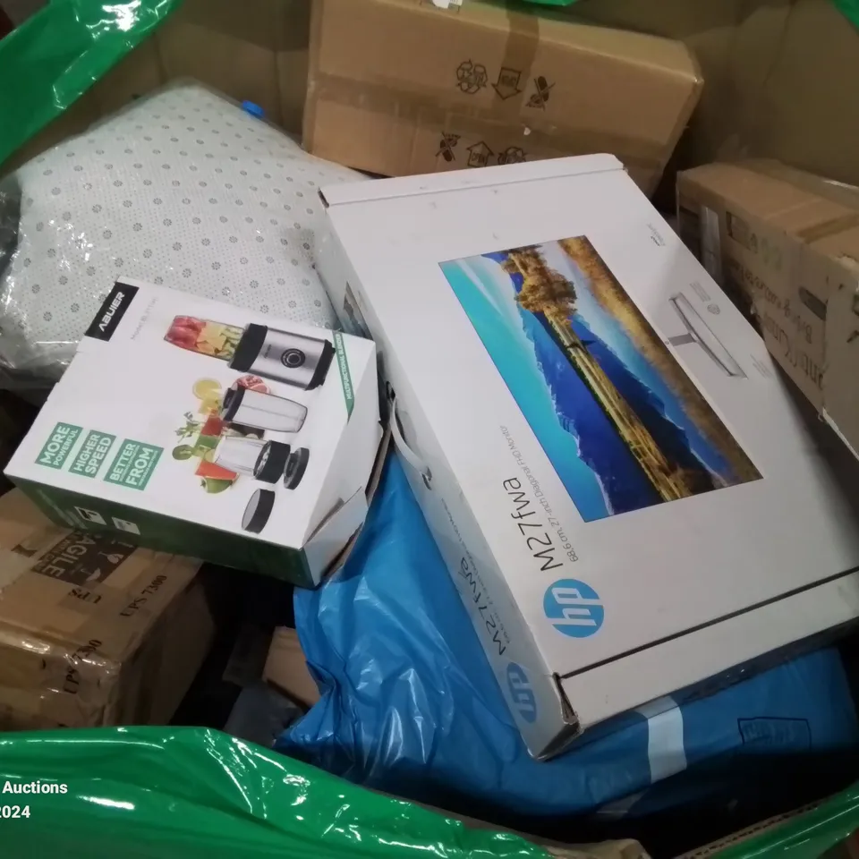 PALLET CONTAINING VARIOUS ASSORTED ITEMS TO INCLUDE: HP 27 INCH MONITOR, PET BED, FAKE PLANT, JUICER ETC.