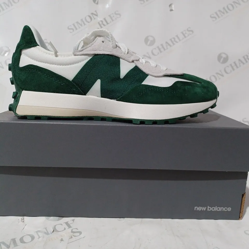 BOXED PAIR OF NEW BALANCE SHOES IN WHITE/GREEN UK SIZE 9