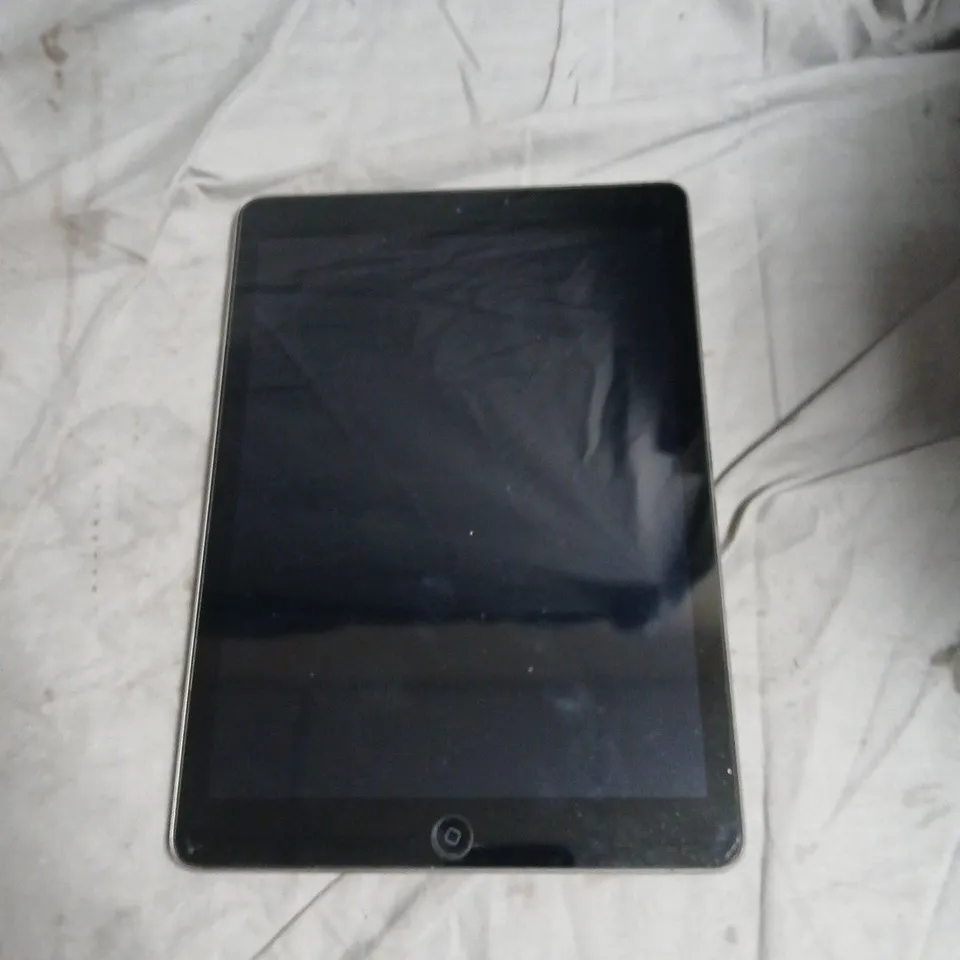 APPLE IPAD AIR (1ST GEN)  TABLET – SPACE GREY