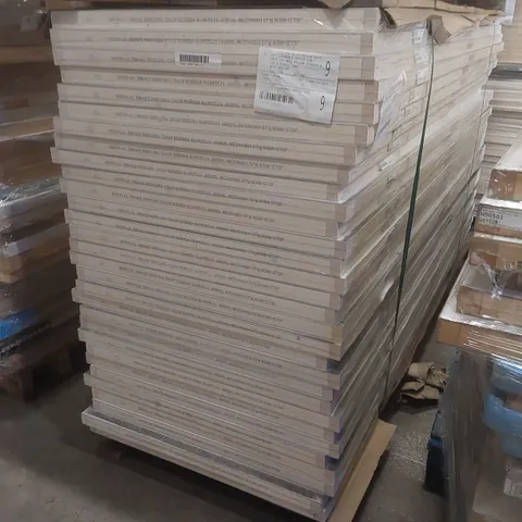 PALLET CONTAINING A VERY LARGE QUANTITY OF ASSORTED DOORS