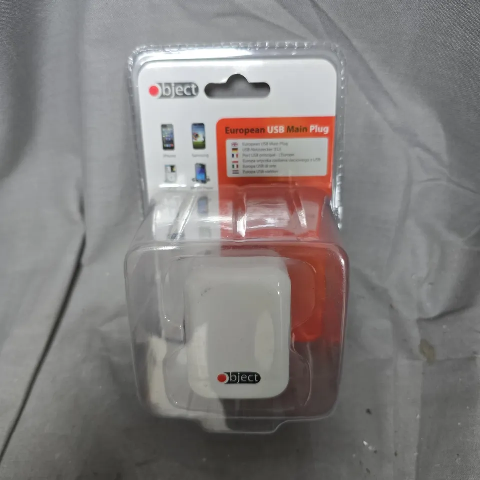 APPROXIMATELY 50 OBJECT EUROPEAN USB MAIN PLUGS 