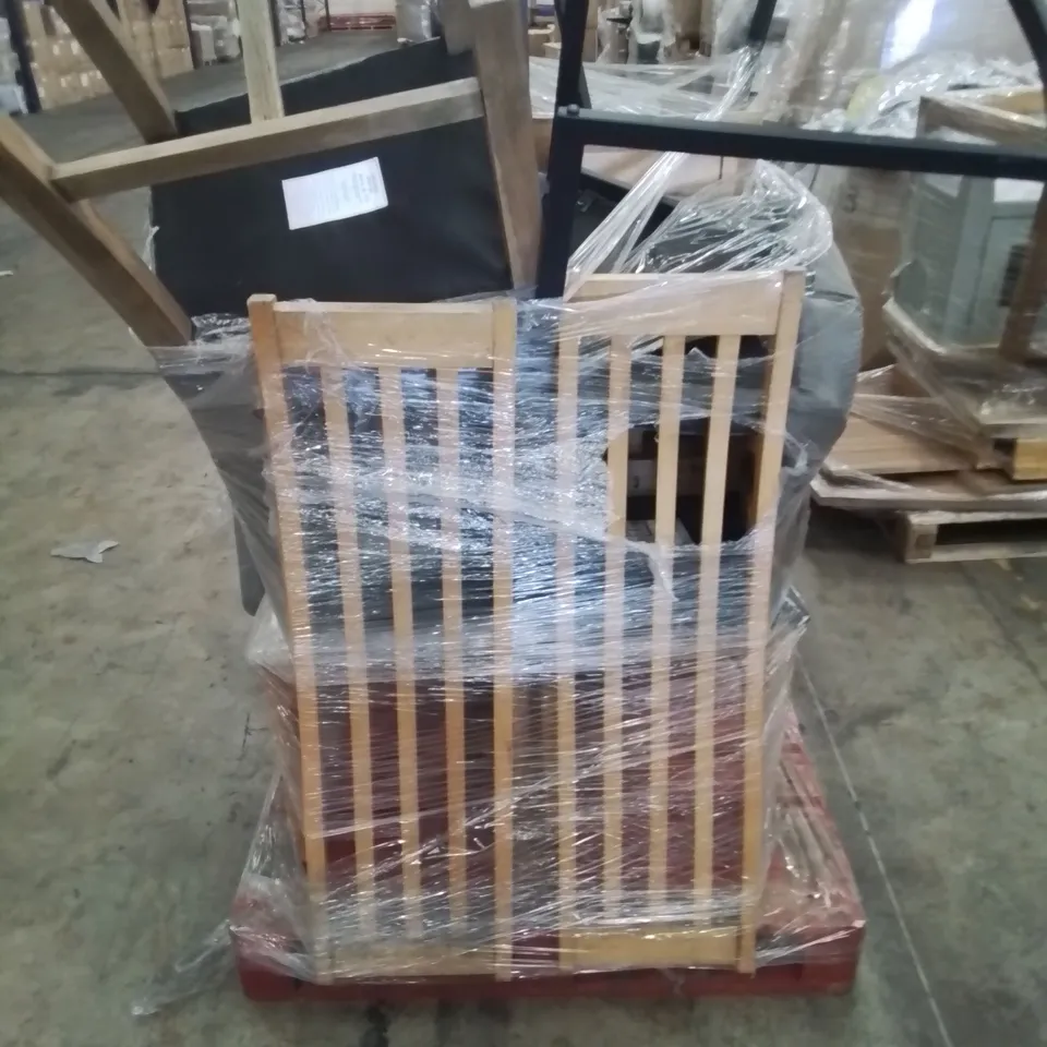 PALLET CONTAINING VARIOUS DINING/SIDE CHAIRS IN VARIOUS COLOURS AND DESIGNS