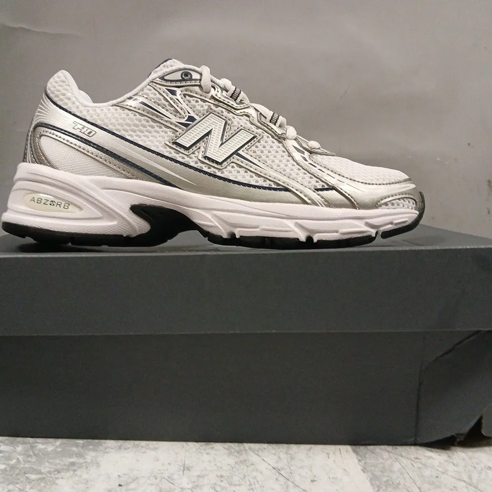 BOXED PAIR OF NEW BALANCE 740 TRAINERS IN WHITE/SILVER/BLACK SIZE UK 5