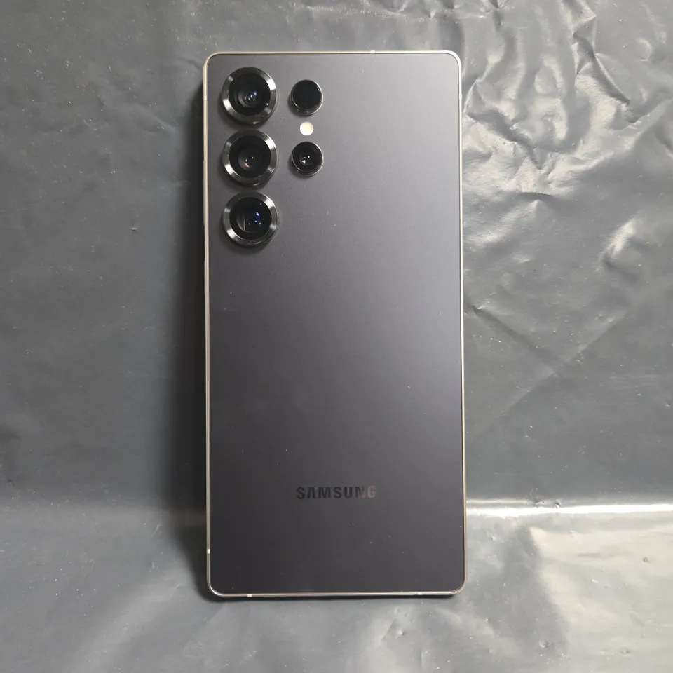 BOXED SAMSUNG GALAXY S25 ULTRA 12GB/256GB IN TITANIUM BLACK - SM-S938B