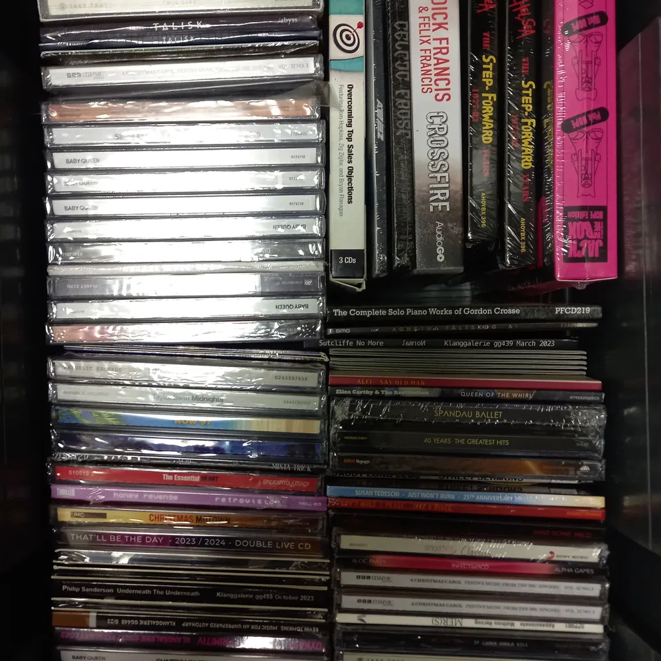 APPROXIMATELY 50 ASSORTED CD & TAPES FROM VARIOUS ARTISTS TO INCLUDE TAYLOR SWIFT, ROLLING STONES, OASIS ETC 