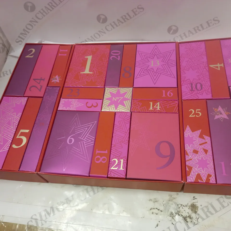 BOOTS NO. 7 25 ADVENT CALENDAR LIFT & LUMINATE