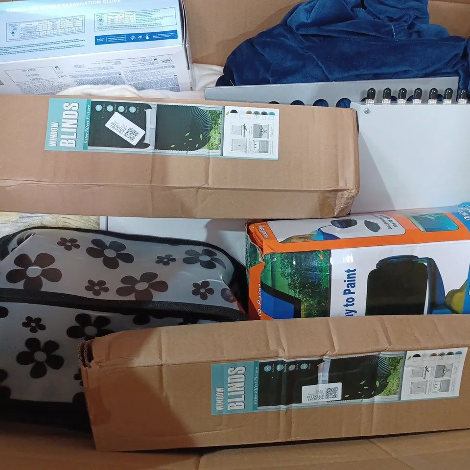 BOX OF APPROX 22 ASSORTED ITEMS TO INCLUDE - HAIKA NX520 LATEX GLOVES - WINDOW BLINDS - PAINT ROLLER CLEVER PAINTBRUSH ECT