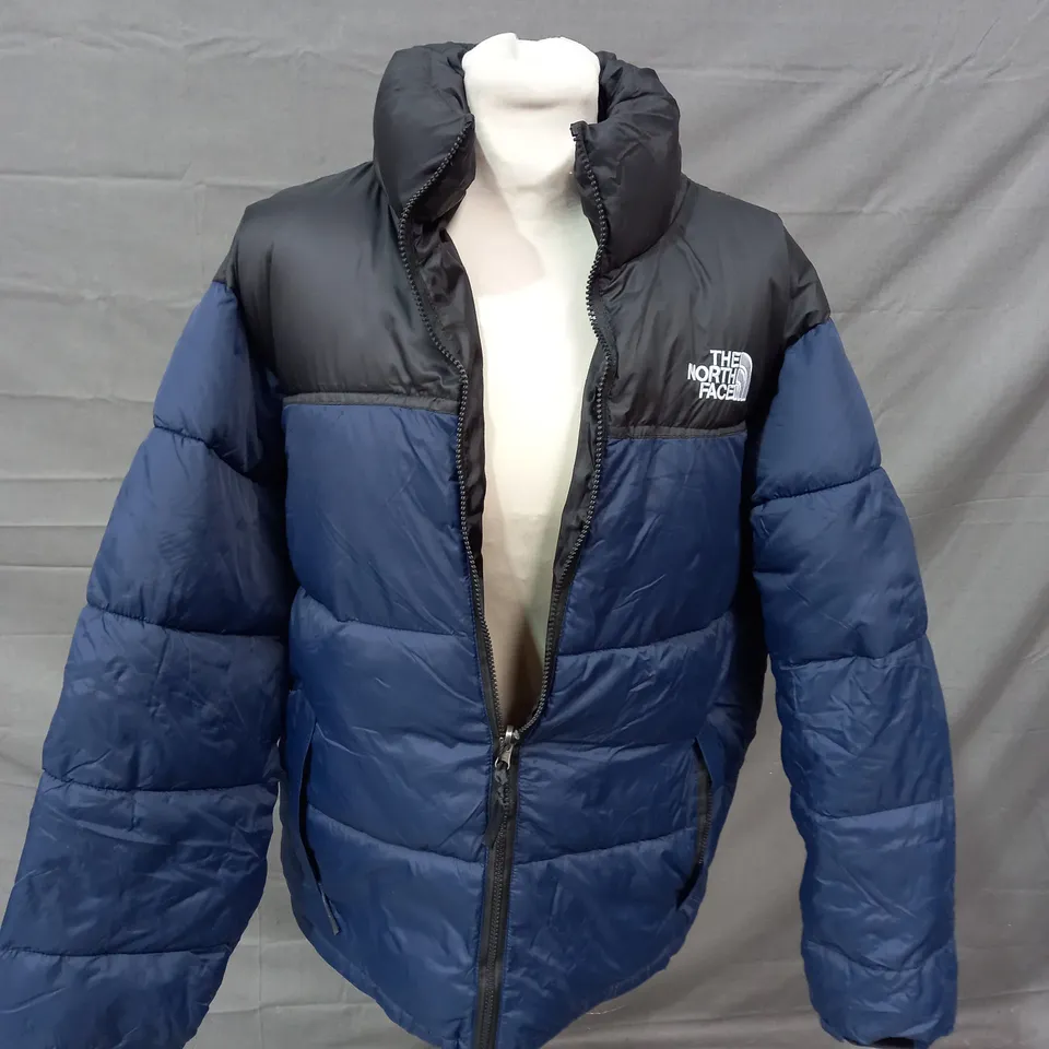 THE NORTH FACE PADDED JACKET IN NAVY & BLACK - XL