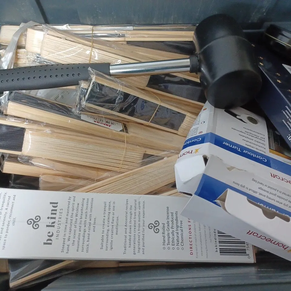 BOX OF APPROXIMATELY 15 ASSORTED ITEMS TO INCLUDE - RUBBER MALLET , HOME CRAFT CONTOUR TURNER , BIRCH SHOE POLISH ETC