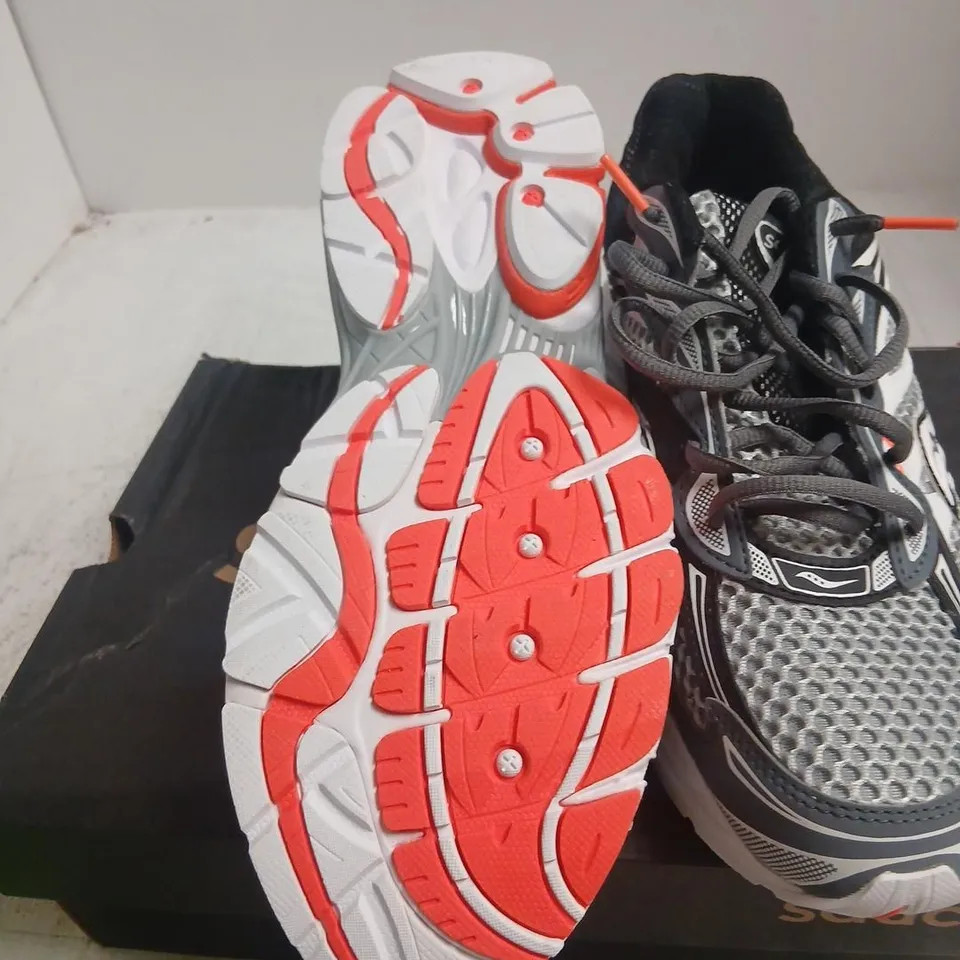 SAUCONY PROGRID OMNI 9 RUNNING SHOES – GREY/BLACK, UK 9 (MEN) / UK 9.5 (WOMEN)