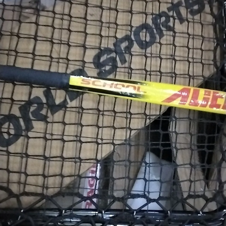 PALLET OF APPROXIMATELY 7 ASSORTED ITEMS TO INCLUDE - HOCKEY STICK - RAPID FIRE BOUNCE PAD - MANNEQUIN RUBBER BASE ECT