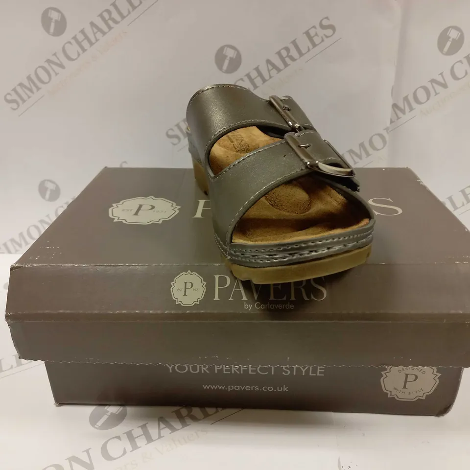 BOXED PAIR OF SERAY33003 ADJUSTABLE SANDALS UK SIZE 2