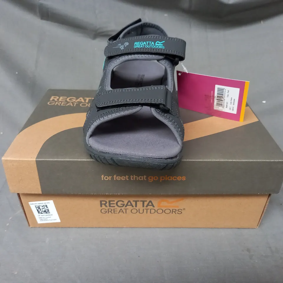 BOXED PAIR OF REGATTA LADY HARIS OPEN TOE SANDALS IN GREY UK SIZE 7