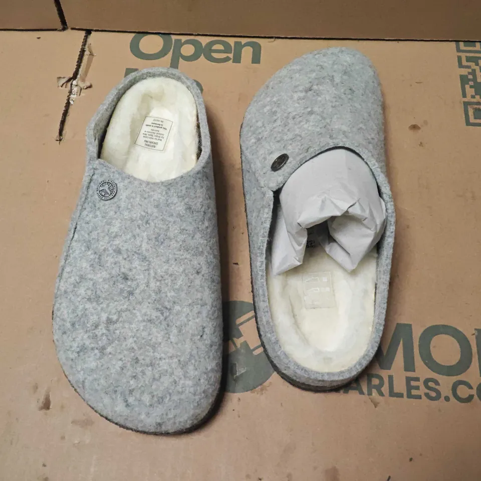 BOXED BIRKENSTOCK ZERMATT RIVET SLIPPERS – LIGHT GRAY, UK 5 (EU 38)