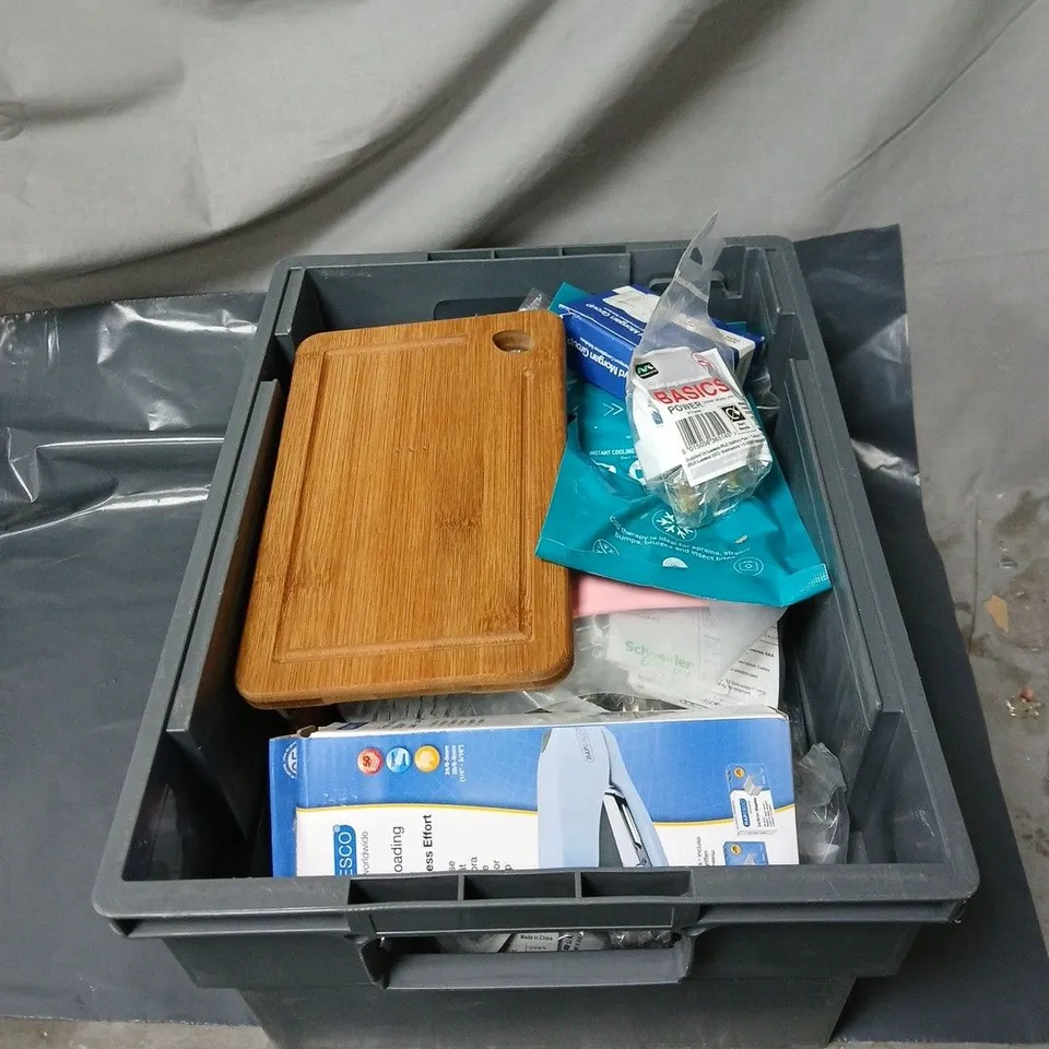 APPROXIMATELY 20 ASSORTED HOUSEHOLD ITEMS TO INCLUDE INSTANT ICE THERAPY, STAPLER, DIGITAL TACHOGRAPH ROLLS, PLUG ETC                                                                                   