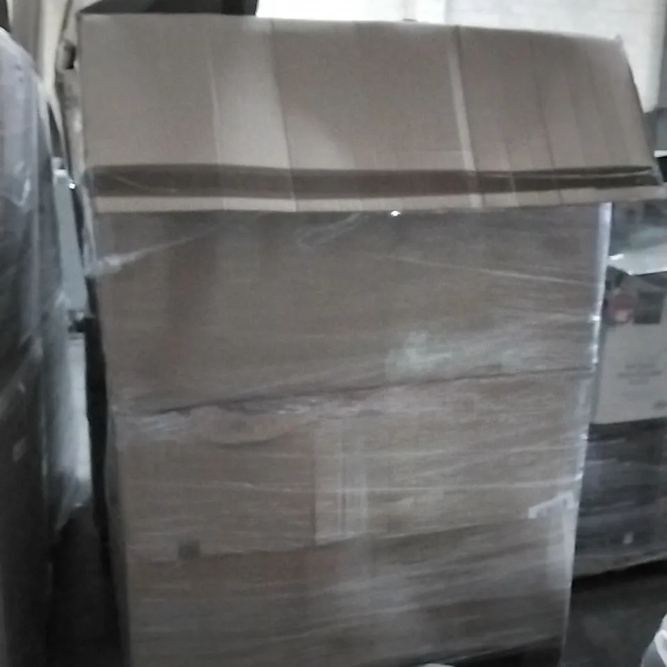 PALLET OF ASSORTED ITEMS TO INCLUDE: POUFFES, MATTRESS TOPPERS