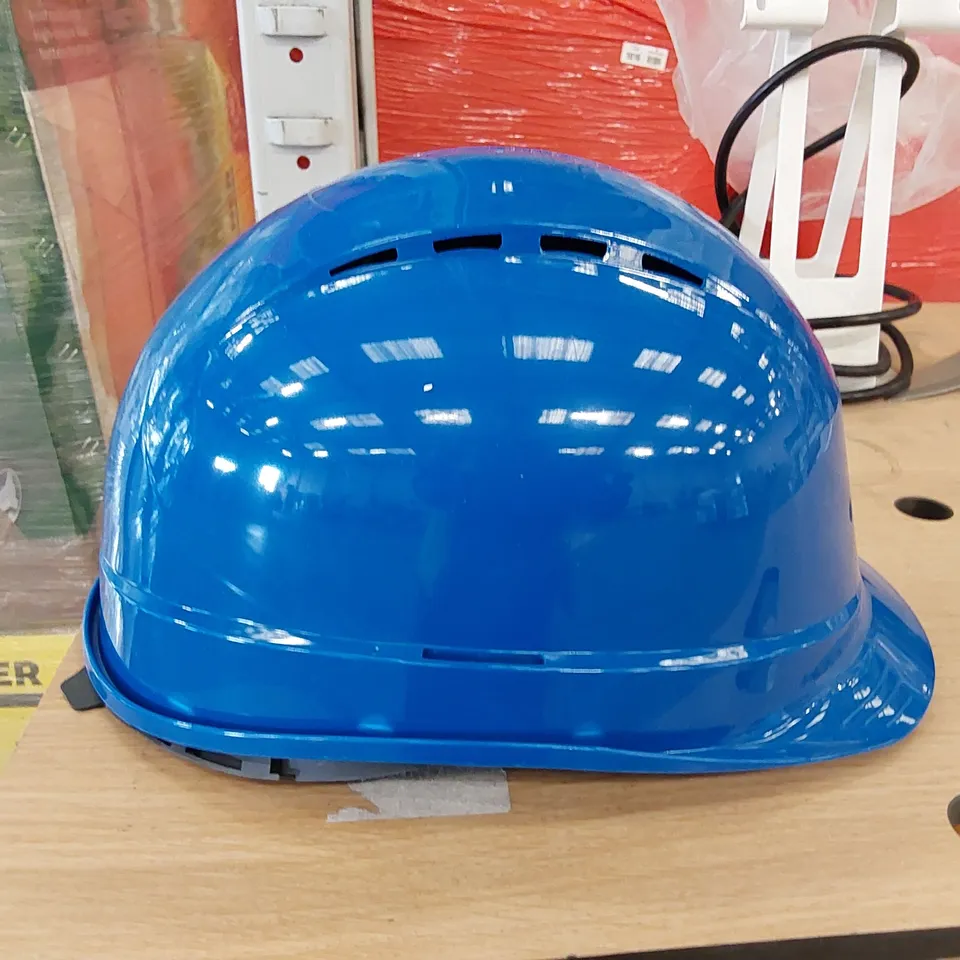 PALLET OF: HARD HATS, EAR DEFENDERS, SAFETY GOGGLES 