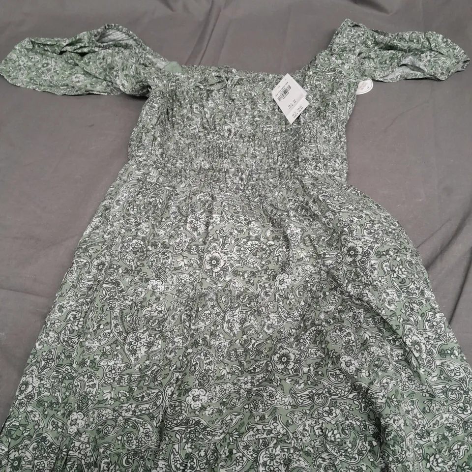 HOLLISTER DRESS WITH SHORTS & POCKETS IN GREEN - MEDIUM