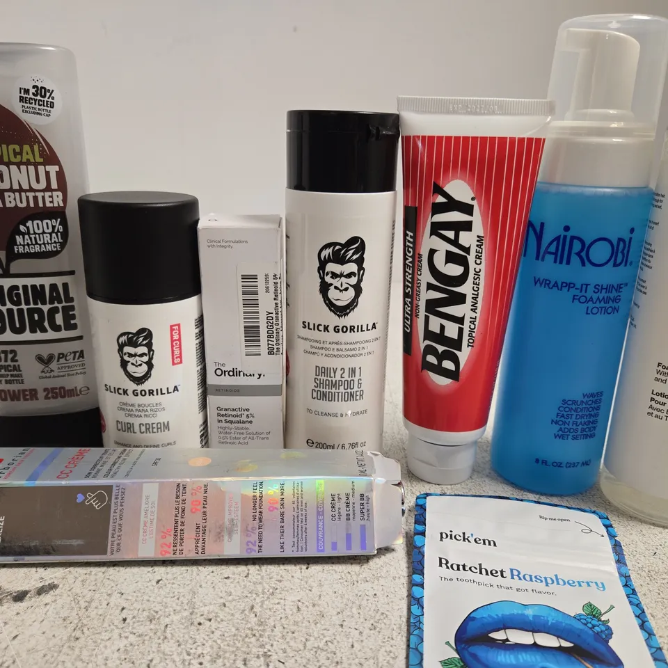 APPROX 12 ASSORTED BEAUTY PRODUCTS TO INCLUDE ORIGINAL SOURCE SHOWER GEL, SLICK GORILLA CURL CREAM, AVLON FOAM WRAP LOTION, ETC 