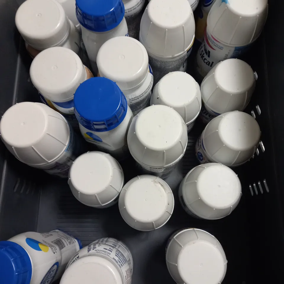 APPROXIMATELY 26 ASSORTED NUTRITION DRINKS TO INCLUDE - ENSURE PLUS CHOCOLATE - ENSURE COMPACT STRAWBERRY - FRESUBIN VANILLA - ETC
