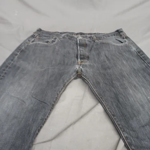 LEVI'S 501 BLACK WASHED JEANS - W38 L30