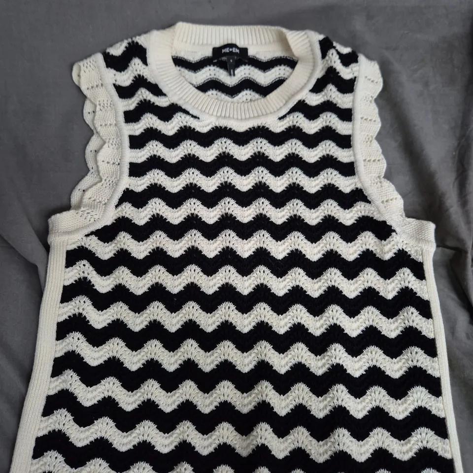ME & EM SLEEVELESS WAVE KNIT TOP – BLACK & WHITE - SIZE S