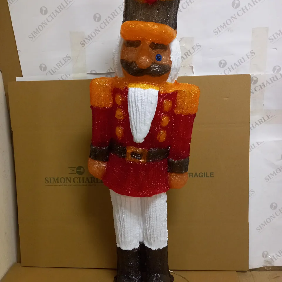 NUTCRACKER WITH TIMER ICE WHITE LEDS