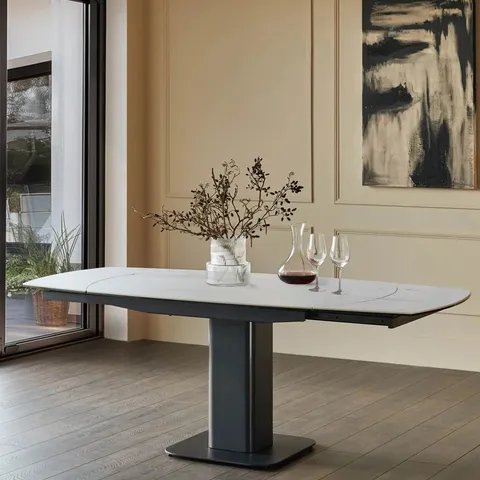 BOXED DANETTI FRASER WHITE CERAMIC 4-6 SEATER EXTENDING DINING TABLE (3 BOXES)