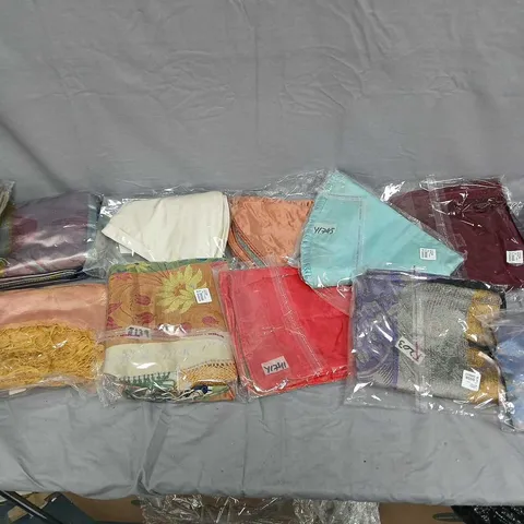 BOX OF APPROXIMATELY 15 ASSORTED HOME FABRIC ITEMS