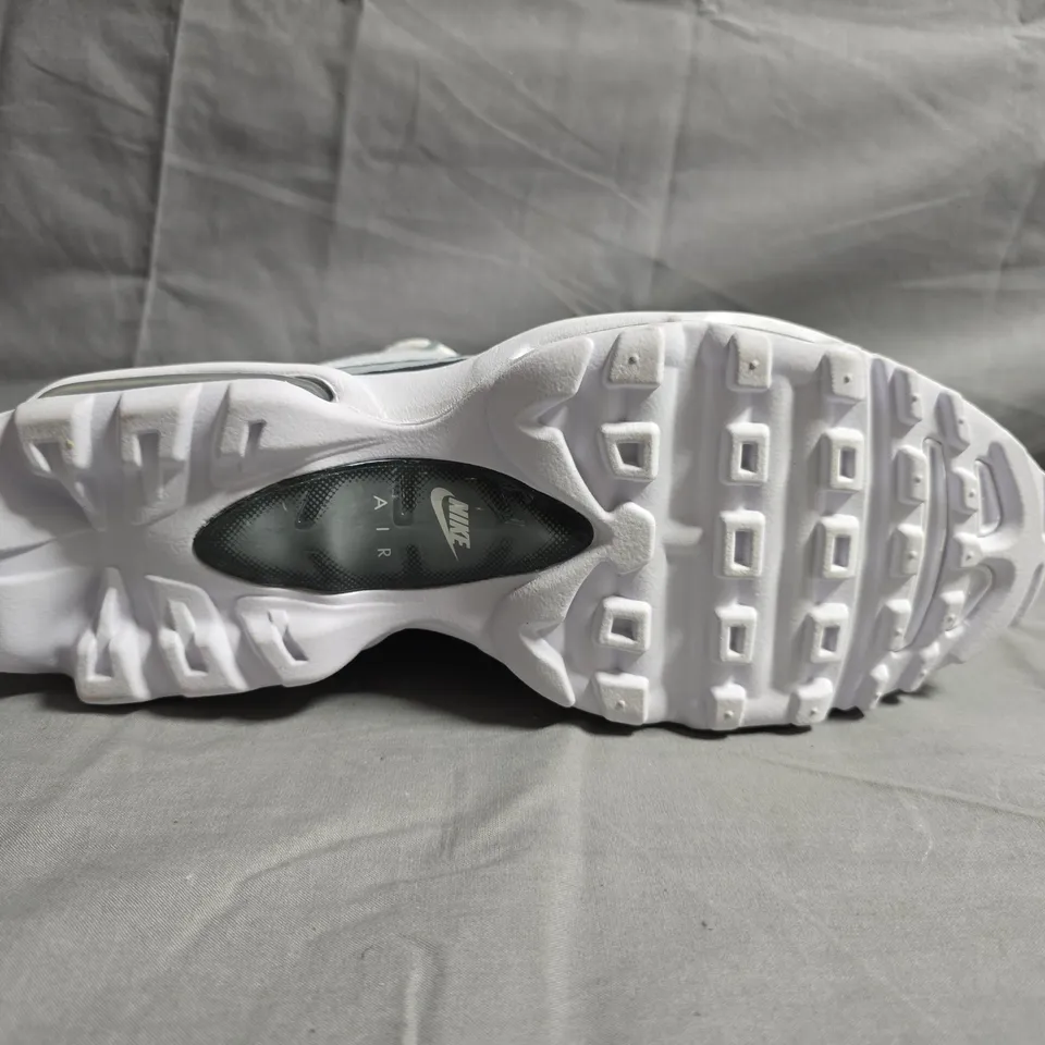 PAIR OF NIKE AIR MAX SHOES IN WHITE/GREY SIZE UK 8
