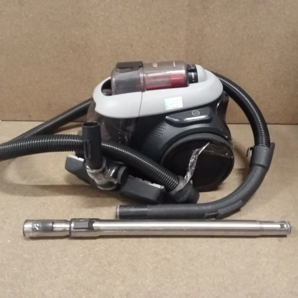 AEG AL61A4UG 6000 BAGLESS VACUUM CLEANER