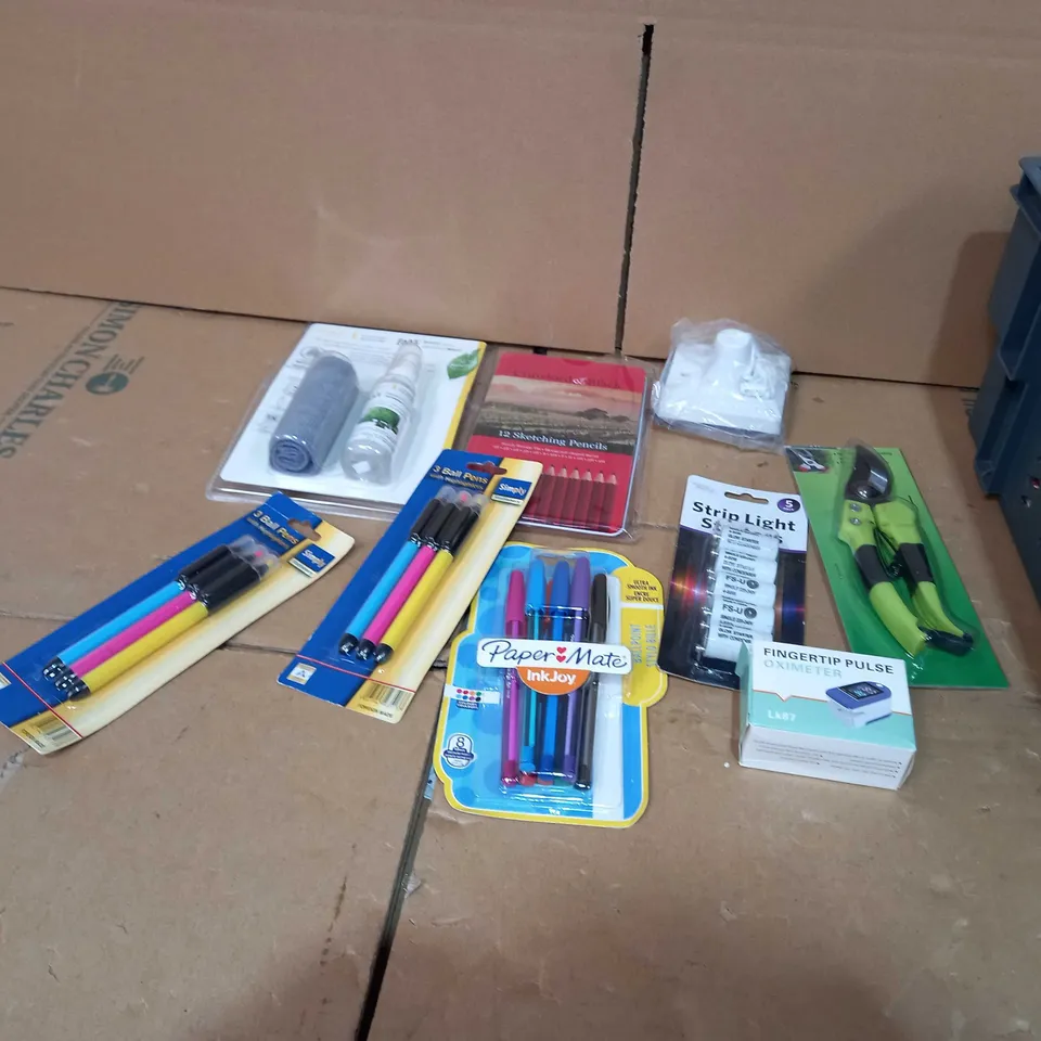 TOTE OF APPROXIMATELY 25 ASSORTED ITEMS TO INCLUDE A FINGERTIP PULSE OXEMETER, 3 BALL PEN SET, 12 SKETCHING PENCILS AND A STRIP LIGHT STARTER SET