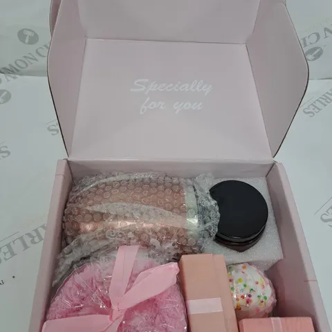 21ST HAPPY BIRTHDAY GIFT BOX TO INCLUDE CUP, CANDLE, SOCKS ETC