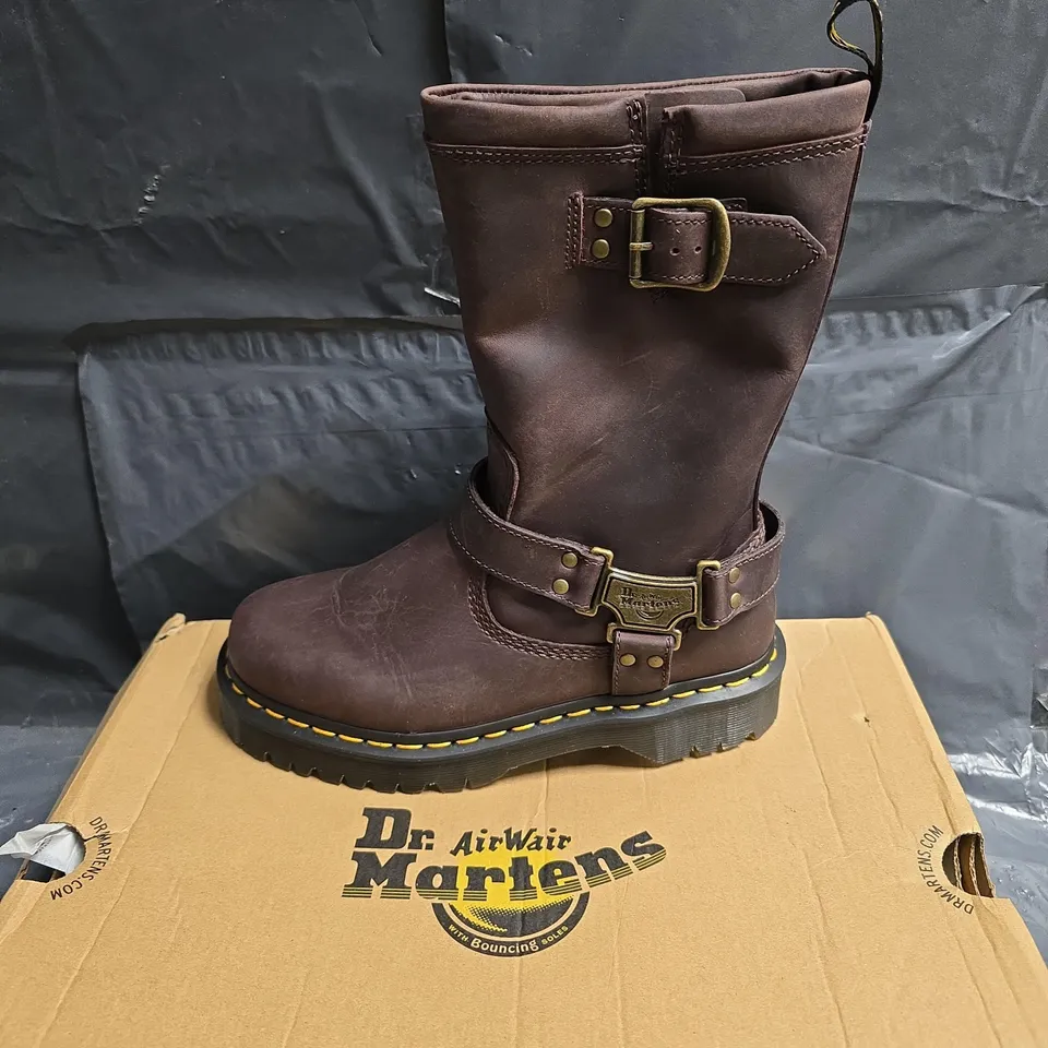 DR. MARTENS ANISTONE HI BOOTS – DARK BROWN UK 5 