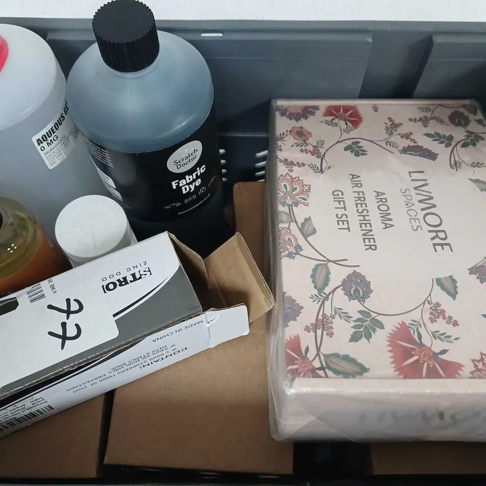 APPROXIMATELY 15 ASSORTED HOUSEHOLD ITEMS TO INCLUDE SCRATCH DOCTOR FABRIC DYE, LIVMORE AROMA AIR FRESHENER, RUSTINS TOUGH AS PLASTIC COATING, ETC