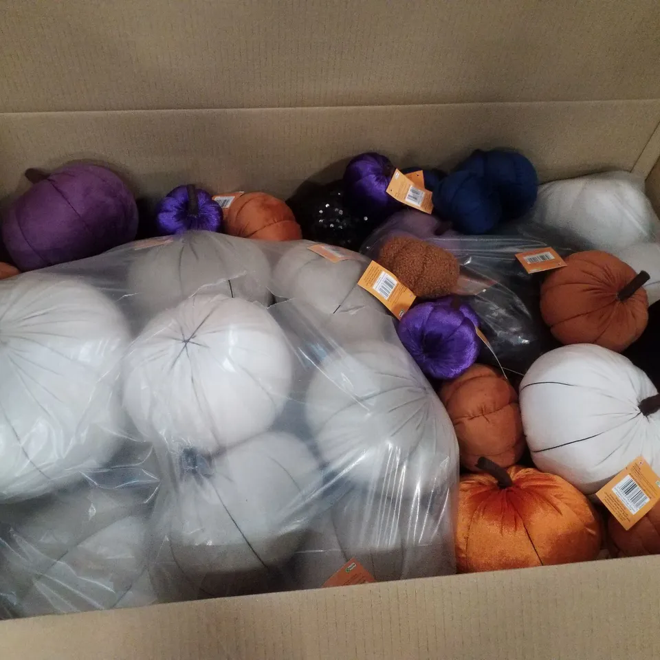 PALLET CONTAINING LARGE QUANTITY OF BRAND NEW HALLOWEEN PLUSH PUMPKINS 