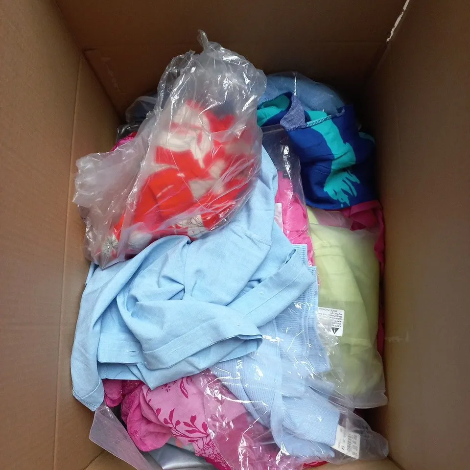 BOX OF APPROXIMATELY 20 ASSORTED CLOTHING TO INCLUDE: GEORGE TRACK PANTS 