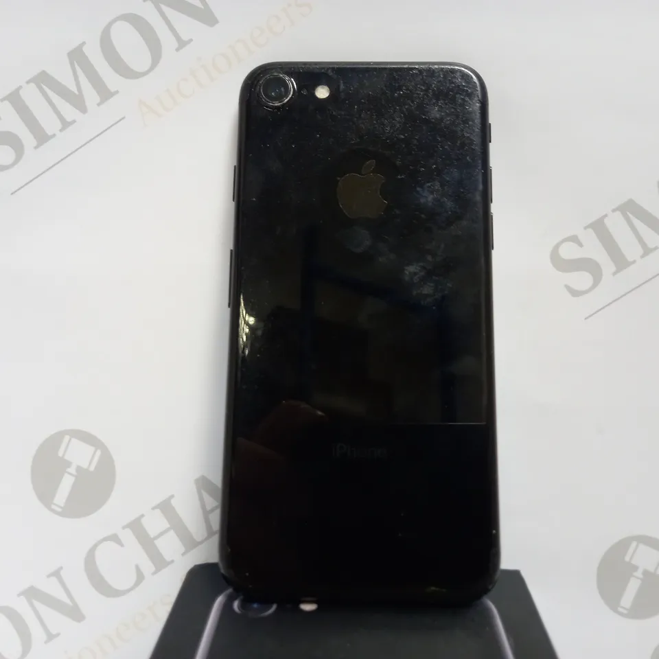 BOXED APPLE IPHONE 7 (A1778)