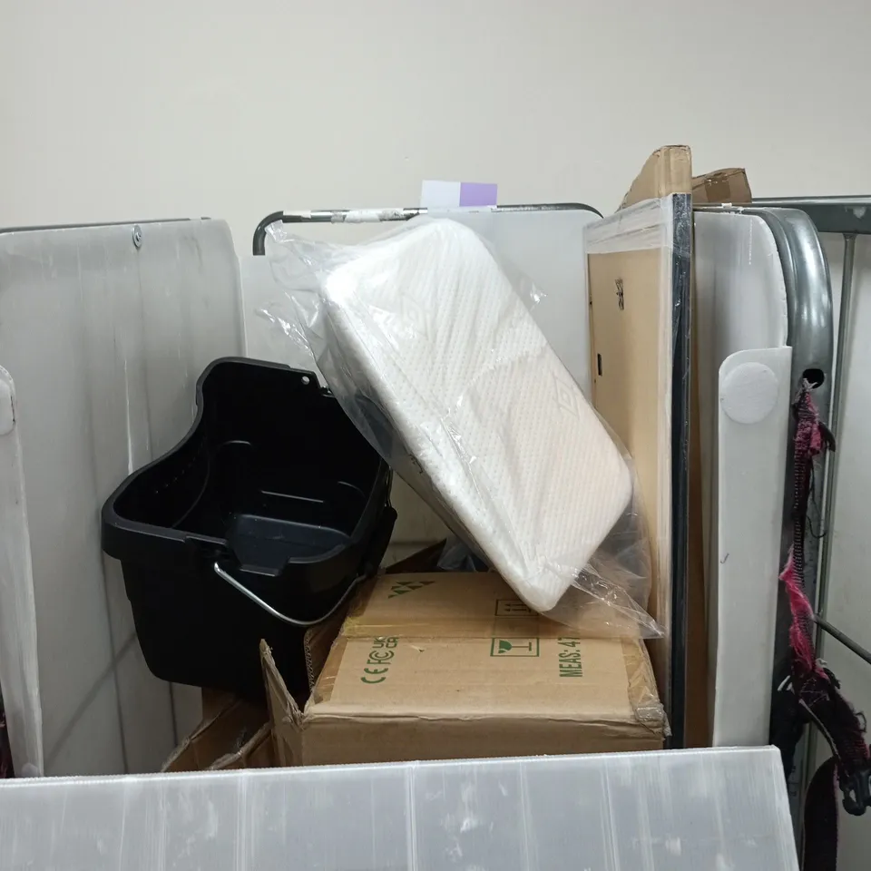 CAGE OF APPROXIMATELY 10 ASSORTED ITEMS TO INCLUDE PILLOW, WEDGE PILLOW ETC