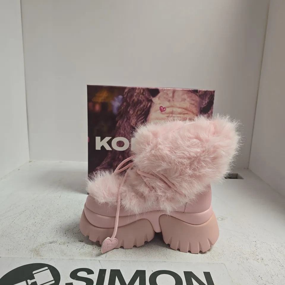 BOXED PAIR OF KOI KAWAII SASQUATCH FLUFFY SNOW BOOTS IN PINK SIZE UK 5