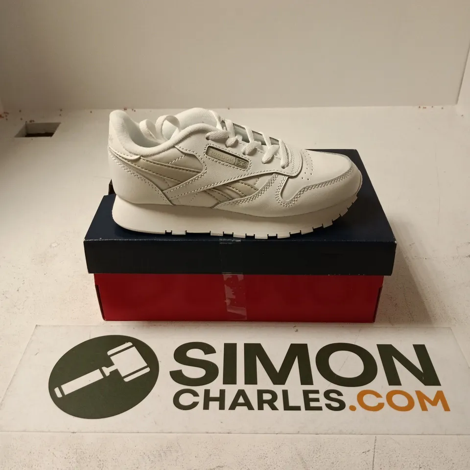 BOXED PAIR OF REEBOK CLASSIC LEATHER RUNNING TRAINERS IN WHITE - UK 1