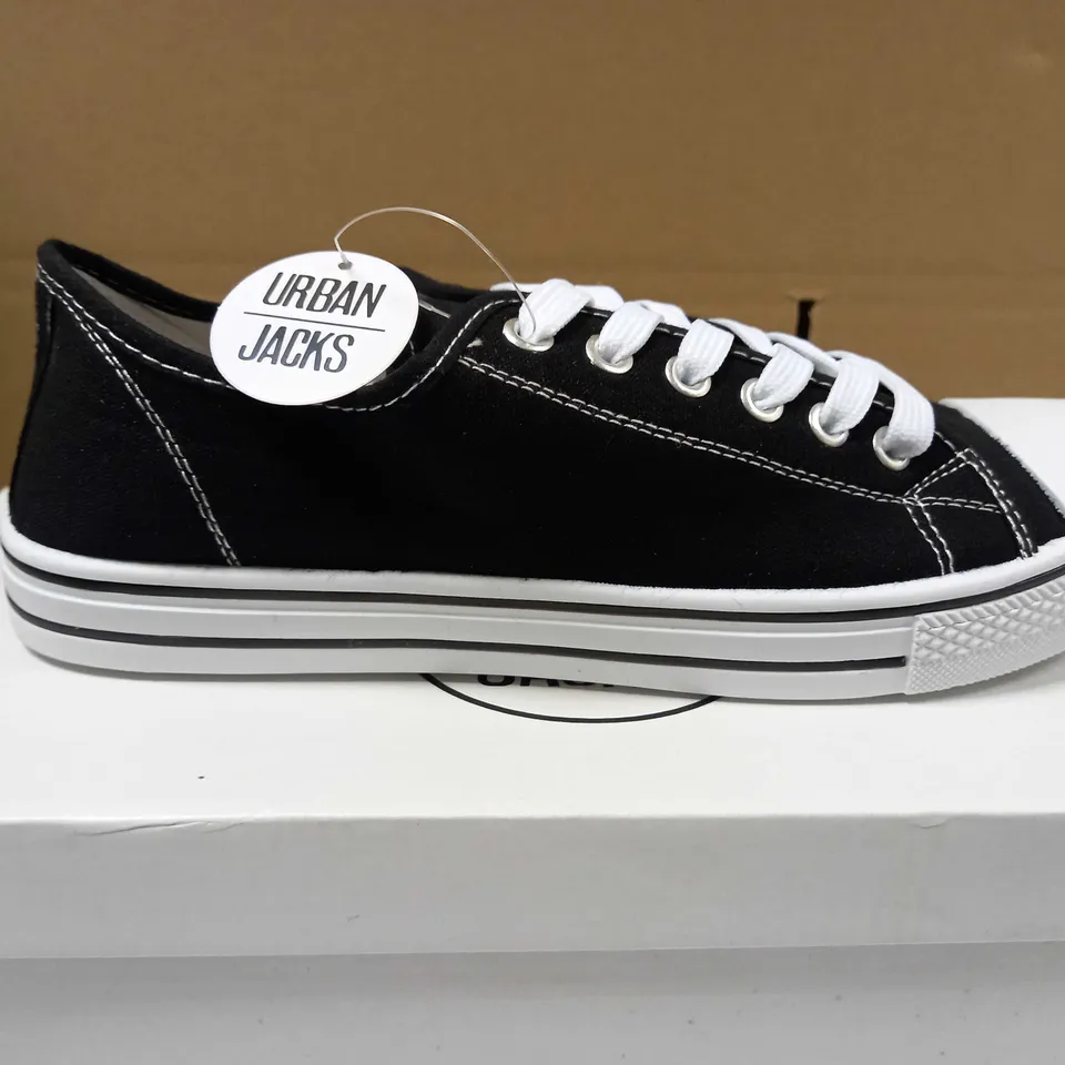 BOXED PAIR OF URBAN JACKS BLACK CANVAS TRAINERS - SIZE 7