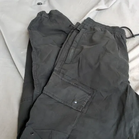 RIVER ISLAND STUDIOS CARGO PANTS – BLACK, REGULAR FIT, SIZE S/M/L (UK) (VERIFY SIZE)